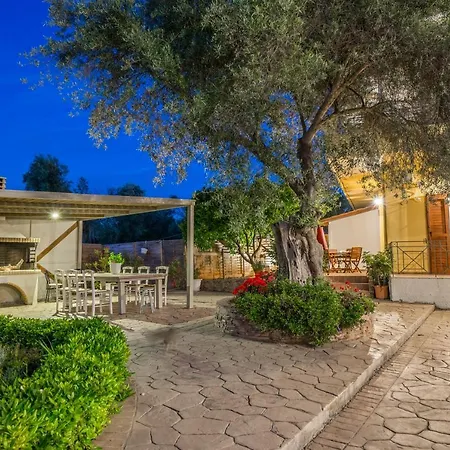 Averta Lefkada City